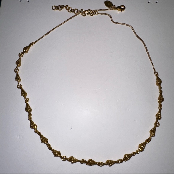 Gold sea shell necklace - Picture 4 of 5